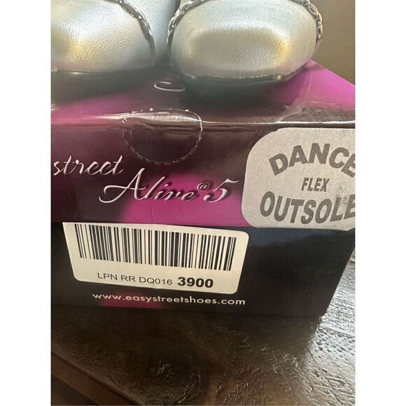 BNIB size 7.5 Easy Street Orbit pumps/heels - Picture 8 of 10